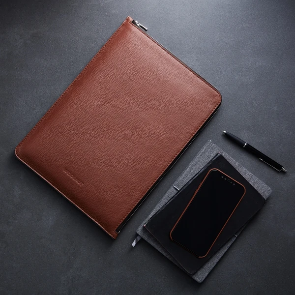 Woolnut Leather Folio kožené pouzdro pro MacBook Air 13"/MacBook Pro 14"/MacBook Pro 13" hnědé - Pouzdra - Obrázek 0CG7000601