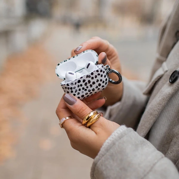 Burga pouzdro pro Airpods Pro 3 Almond Latte - Pouzdra - Obrázek 147812b810804108813f8f4583753975