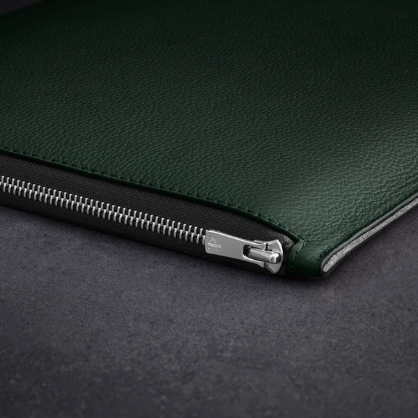 Woolnut Leather Folio kožené pouzdro MacBook Pro 16" tmavě zelené - Pouzdra - Obrázek 1EG7000601
