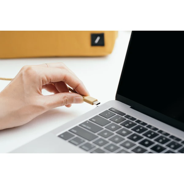 Native Union Belt Cable USB-C/USB-C kabel 1,2m, 60W horčicový - Kabely a redukce - Obrázek 2009810d61ca4e70ab053a5cf24b4661