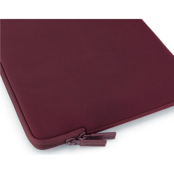 Pipetto Classic Fit Sleeve pouzdro pro MacBook 14"/13" burgundy - Pouzdra - Obrázek 234c1f6d84d44104ac95e91185fa6e28