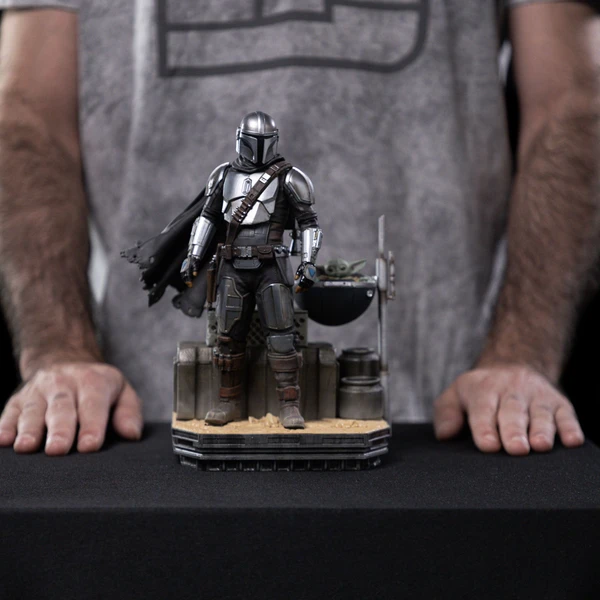 Soška Iron Studios Art Scale 1/10 SW: The Mandalorian - Din Djarin and Grogu 21,3 cm - Sochy a sošky - Obrázek 2AZ9000K01