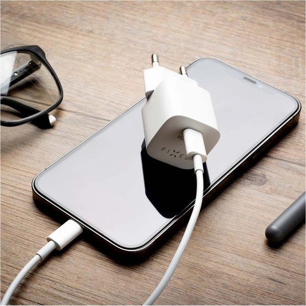 FIXED Mini nabíječka s USB-C výstupem a podporou PD 20W bílá - Nabíječky - Obrázek 2b16e48b988d46c4a8d4602c83e39d07