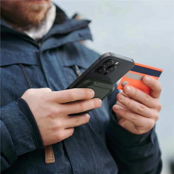 Spigen Lock Fit MagSafe Wallet peněženka tmavě zelená - Peněženky - Obrázek 320b1ae3a4724d1282a683ca492b5bab
