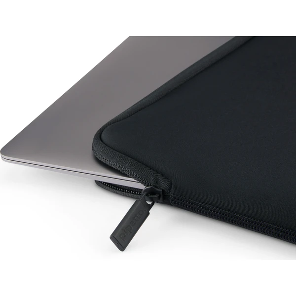 Pipetto Classic Fit Sleeve pouzdro pro MacBook Neo 13 černé - Pouzdra - Obrázek 3889951b928c464aab7fac008c241ec9