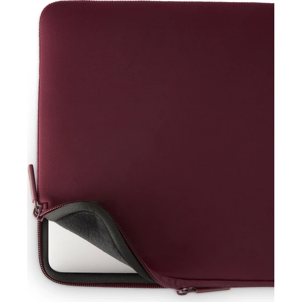 Pipetto Classic Fit Sleeve pouzdro pro MacBook Neo 13 burgundy - Pouzdra - Obrázek 3b026bd67e2848a18868f46418055302
