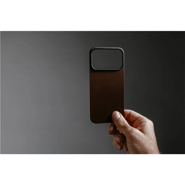 Nomad Magnetic Leather Back (Horween) Magsafe kožený kryt iPhone 17 Pro Rustic Brown - Pouzdra - Obrázek 4e773fc346b6440694b650597be43ea7