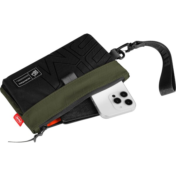 SKINARMA Jager Clutch Crossbody taška Olive - Popruhy a crossbody - Obrázek 6402a0a1f691446db329273e3a7ce4c5