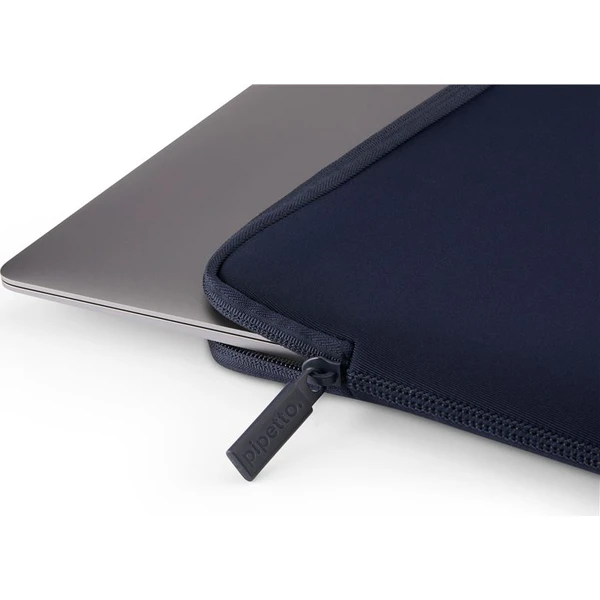 Pipetto Classic Fit Sleeve V2 pouzdro pro MacBook 14"/13" tmavě modré - Pouzdra - Obrázek 69a001cd5c9e46f681cc133cd550c33b