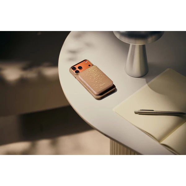 Pitaka Powerbanka (15W), 10000mAh, Qi2/MagSafe, Golden Glint - Powerbanky - Obrázek 6b33d0ecb8324f66b9b420037e9c2b93