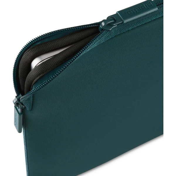 Pipetto Classic Fit Sleeve pouzdro pro MacBook Neo 13 modrozelené - Pouzdra - Obrázek 757188911525499f8dd24baa6a35cbd7