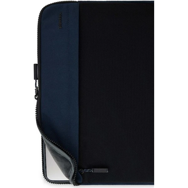 Pipetto Expand Sleeve pouzdro MacBook Pro 14"/MacBook Air 13.6" tmavě modré - Pouzdra - Obrázek 759ae1eb9b854fd89b54e226e4b28e0b