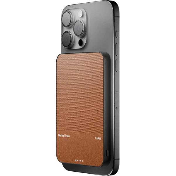 Native Union (Re)Classic Magnetic Power Bank Qi2 5000mAh hnědá - Powerbanky - Obrázek 78e1e6a4cbcc494fb1f12090a77cbb5a