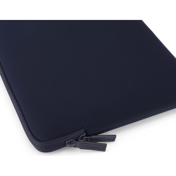Pipetto Classic Fit Sleeve pouzdro pro MacBook Neo 13 tmavě modré - Pouzdra - Obrázek 7d41dc582b6a4afc854a14f797d6e841