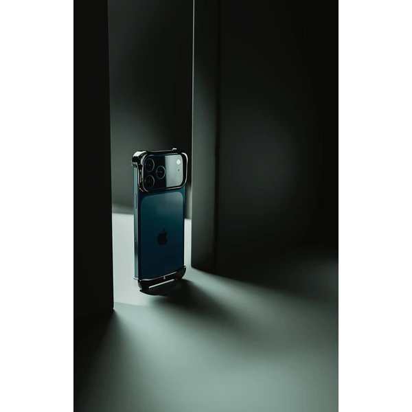 Arc Pulse hliníkový ochranný rám iPhone 17 Pro Max grafitový - Pouzdra - Obrázek 7f5390716fb3402fa0ddb635f5b5686a
