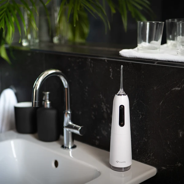 TrueLife AquaFloss Compact C200 ústní sprcha bílá - Ústní sprchy - Obrázek 90a5a3b6e05946eeabf4d576f74c2af5