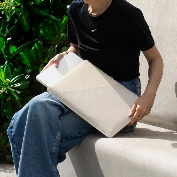 Native Union Stow Slim Sleeve pouzdro pro Macbook 13/14" sandstone - Pouzdra - Obrázek 9ff86b248276412cbccfd8ec1406c0de