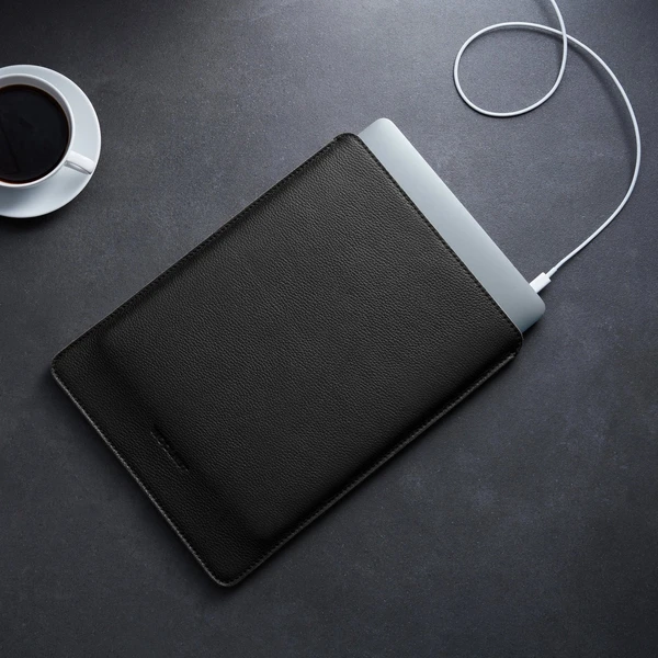 Woolnut Leather Sleeve kožené pouzdro MacBook Pro 13"/MacBook Air 13" černé - Pouzdra - Obrázek A3SR100501