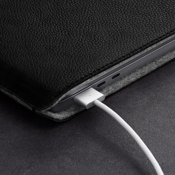 Woolnut kožené Sleeve pouzdro pro 15" MacBook Air černé - Pouzdra - Obrázek A8SR100501