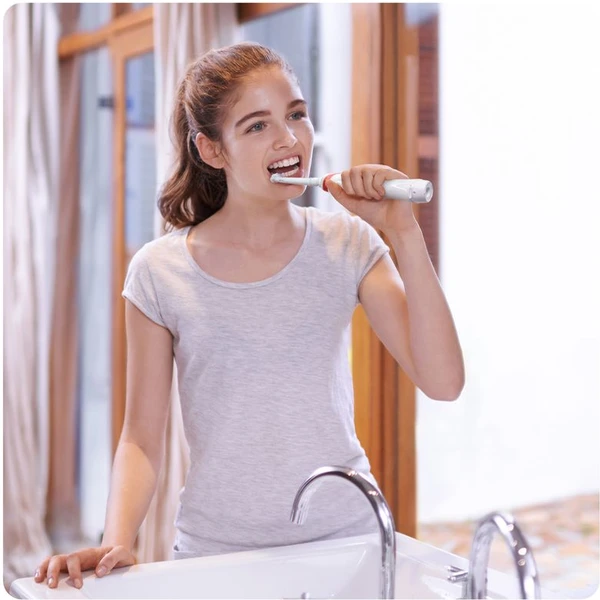 Oral-B Teen zubní kartáček pro juniory bílý - Zubní kartáčky - Obrázek B9HW400301