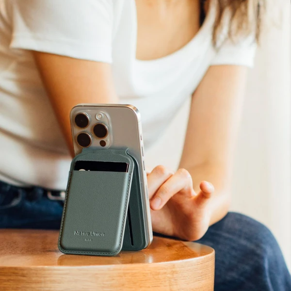 Native Union Active Wallet Stand MagSafe peněženka zelená - Peněženky - Obrázek C31A000P01
