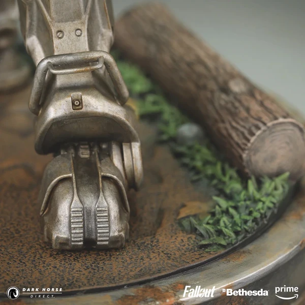 Soška Dark Horse Fallout (Amazon) - Maximus 25,4 cm - Sochy a sošky - Obrázek E0K3000P01