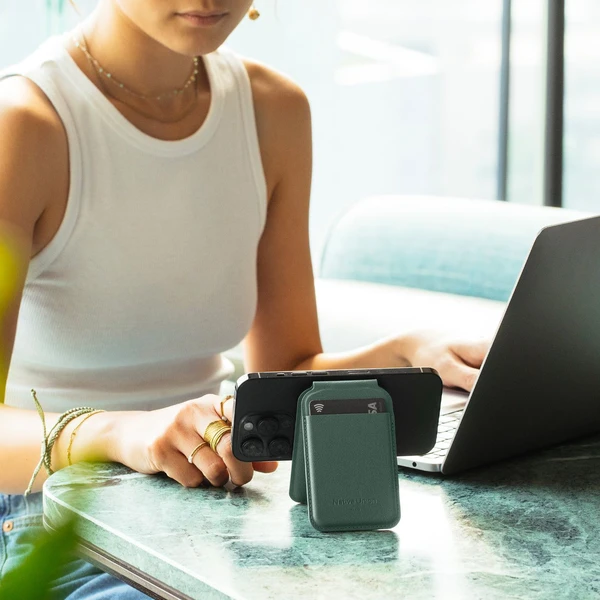 Native Union Active Wallet Stand MagSafe peněženka zelená - Peněženky - Obrázek E31A000P01