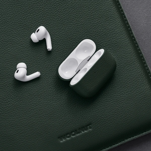 Woolnut Leather kožené pouzdro pro AirPods Pro 2. generace tmavě zelené - Pouzdra - Obrázek E7KR100501