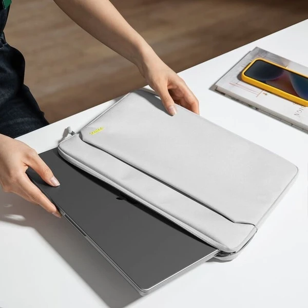 Tomtoc obal pro 13" MacBook Air/14" MacBook Pro Sleeve světle šedá - Brašny - Obrázek E870000N01