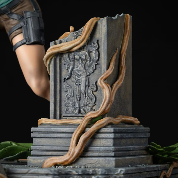 Soška Dark Horse Tomb Raider - Lara Croft 24 cm - Sochy a sošky - Obrázek HBBC000K01