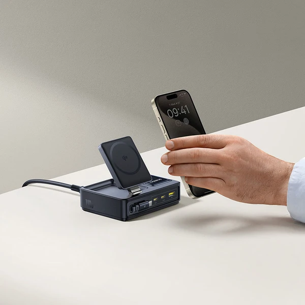 Baseus Nomos Qi2 nabíjecí stanice 140W 3xUSB-C, USB-A s výsuvným kabelem USB-C/síťový kabel 1m černá - Nabíječky - Obrázek IIGE000L01