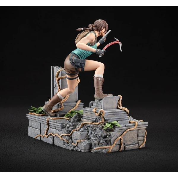 Soška Dark Horse Tomb Raider - Lara Croft 24 cm - Sochy a sošky - Obrázek LBBC000K01