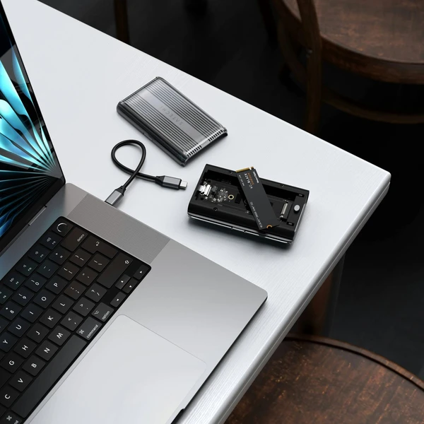 Satechi USB4 čtečka pro NVMe SSD Pro Enclosure černá - Čtečky paměťových karet - Obrázek LH00000J01