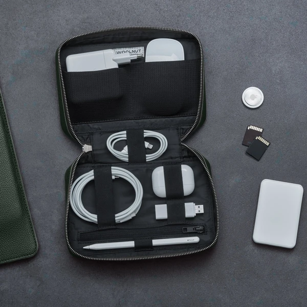 Woolnut kožený Tech Organizér tmavě zelený - Organizéry - Obrázek M1Q4000701