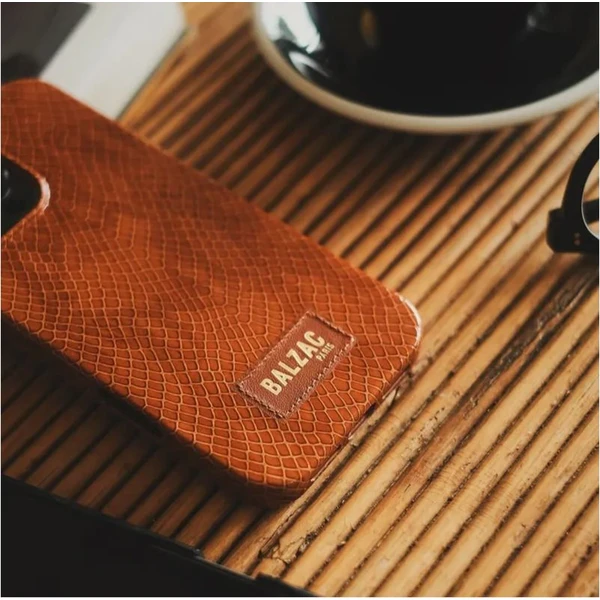 Native Union x Balzac Embossed Cognac MagSafe kryt iPhone 15 Pro Max - Pouzdra - Obrázek N06K000K01