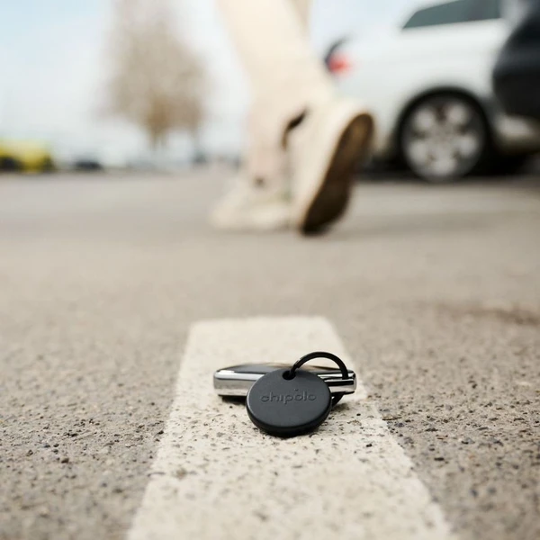 Chipolo POP Bluetooth lokátor černý - Lokátory - Obrázek RGIE000O01