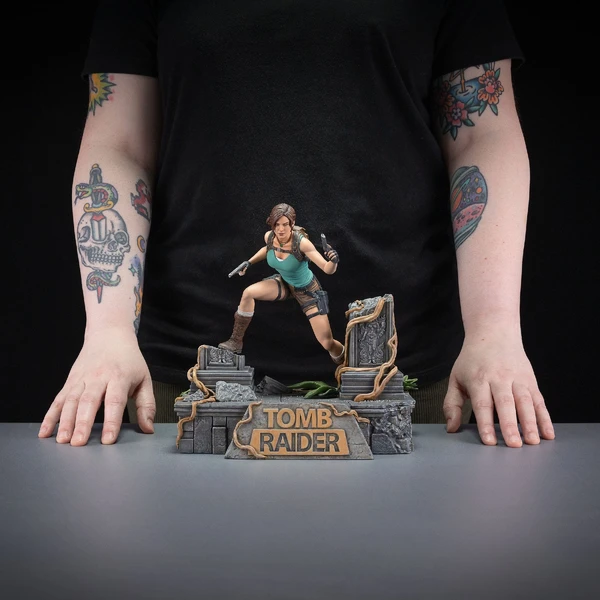 Soška Dark Horse Tomb Raider - Lara Croft 24 cm - Sochy a sošky - Obrázek SBBC000K01