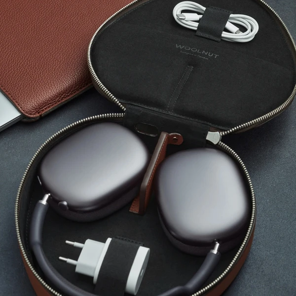 Woolnut Leather kožené pouzdro pro AirPods Max hnědé - Pouzdra - Obrázek U2KR100501