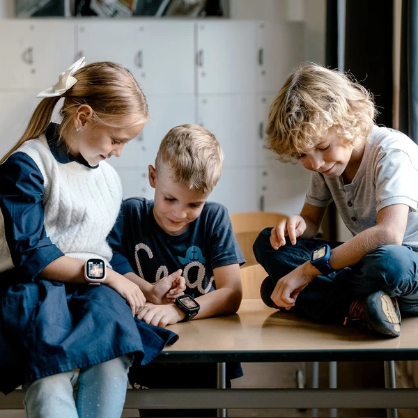 LAMAX WatchY4 Plus dětské hodinky černé - Chytré hodinky - Obrázek V929000P01