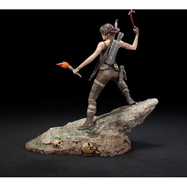 Soška Dark Horse Tomb Raider - Lara Croft Survivor Era 33 cm - Sochy a sošky - Obrázek XBBC000K01