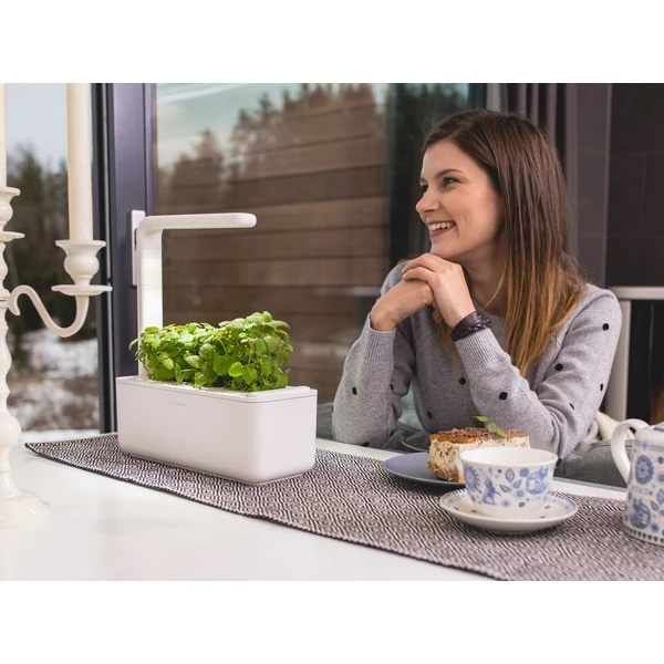 Click and Grow Smart Garden 3 chytrý květináč + 3ks kapslí se semínky bazalky šedý - Květináče - Obrázek YMLQ000401