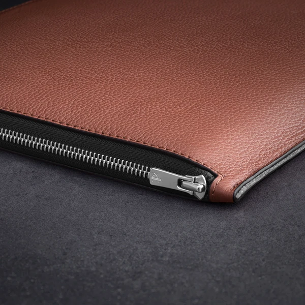 Woolnut Leather Folio kožené pouzdro pro MacBook Air 13"/MacBook Pro 14"/MacBook Pro 13" hnědé - Pouzdra - Obrázek ZBG7000601