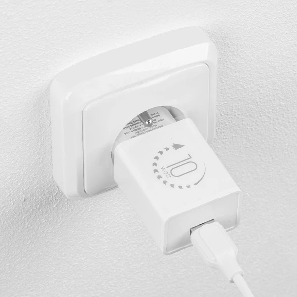 Obal:Me nabíječka USB-A (10W) bílá - Nabíječky - Obrázek c7aae6742d094e1b89ae56b2788e38c6