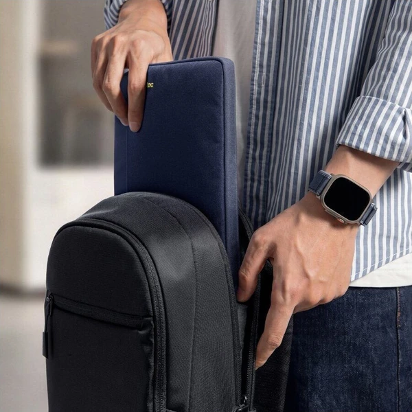 tomtoc Light A18 sleeve pouzdro 13" MacBook Neo tmavě modré - Pouzdra - Obrázek d_27c4e8e382654140828af0284656e011