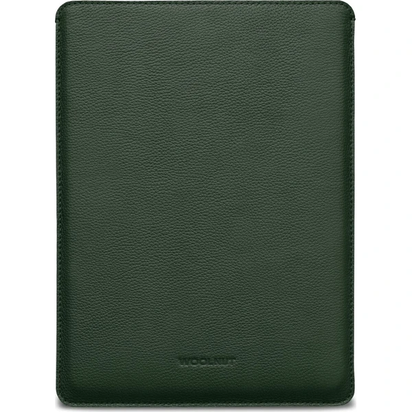 Woolnut Leather Sleeve kožené pouzdro MacBook Neo tmavě zelené - Pouzdra - Obrázek d_3b6ca2571c6840ccba8f776ddedb81db