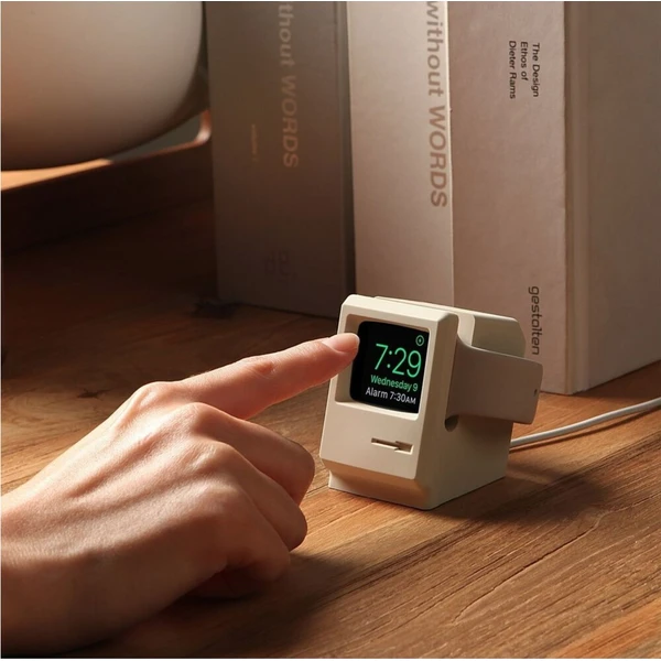 ELAGO W3 Macintosh Night Stand stojánek pro Apple Watch béžový - Stojánky - Obrázek d_4547a51b10b44a26a0e2e428daf47934