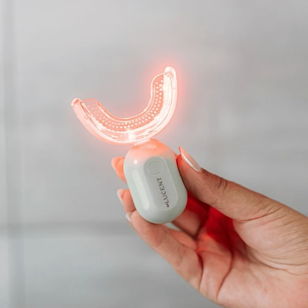 Be Lucent Stellar Gentle Teeth Whitening Kit sada na bělení zubů mentolová - Sady na bělení zubů - Obrázek d_626c057a8ea54bef800530adc1e3ec7f