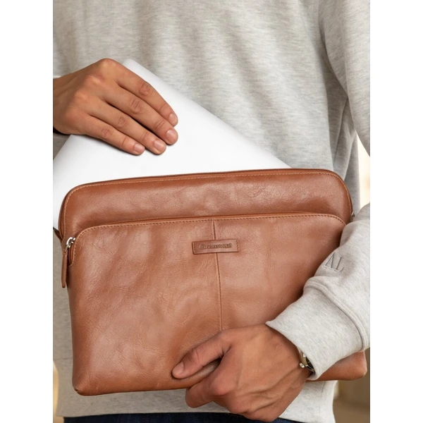 dbramante1928 Skagen Pro+ kožené sleeve pouzdro pro 13" MacBook hnědé - Pouzdra - Obrázek d_6fc126af5a51447e8cca2bf81675b999