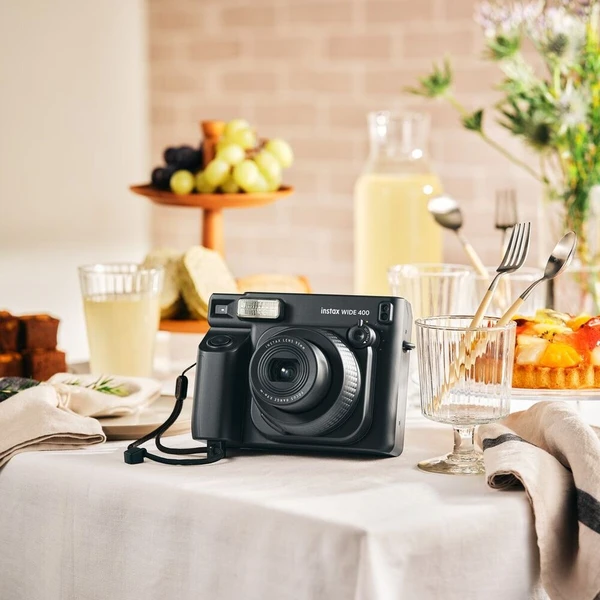 Fujifilm Instax Wide 400 EX D černý - Fotoaparáty - Obrázek d_c2f23e5b728a4c689e98fc74d5da928b