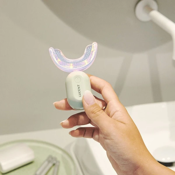 Be Lucent Stellar Gentle Teeth Whitening Kit sada na bělení zubů mentolová - Sady na bělení zubů - Obrázek d_fd4ba268954048d0a2120d75a1427313